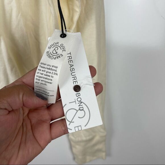 NEW Treasure & Bond Long Sleeve Crewneck Guns N Roses Band Tee Women's Sz Medium - Picture 6 of 9